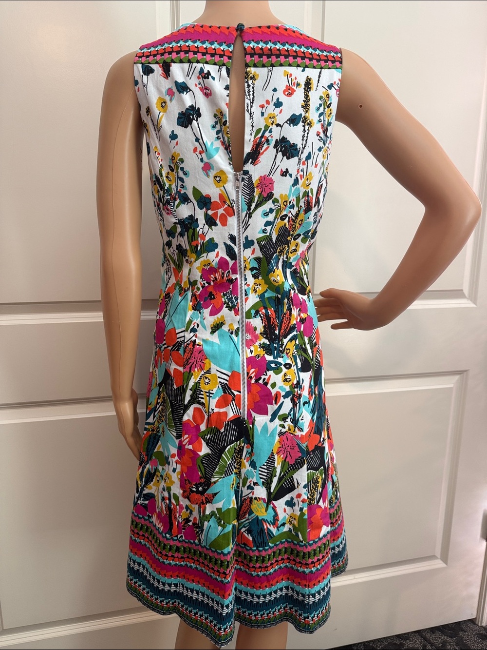 New Maggy London Multicolor Floral Sleeveless A Line Fit Flare Dress - Picture 8 of 8